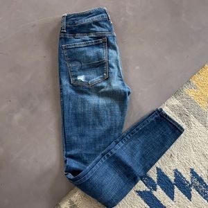 American Eagle Hi-Rise Jegging Distressed Jeans